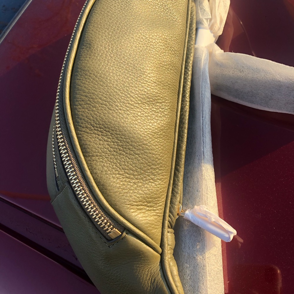 Michael khors Fannypack. Brand new! - Picture 3 of 3